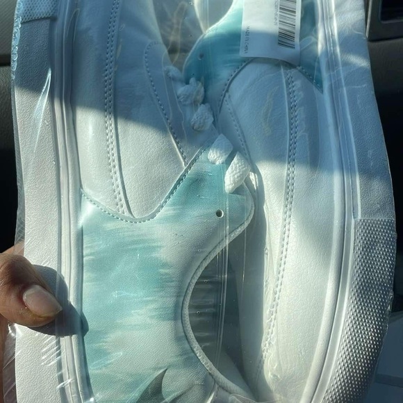 Shoe - Picture 2 of 4